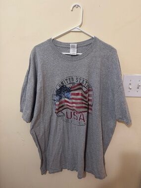 Gildan Gray Short Sleeve Tee with USA Flag Graphic